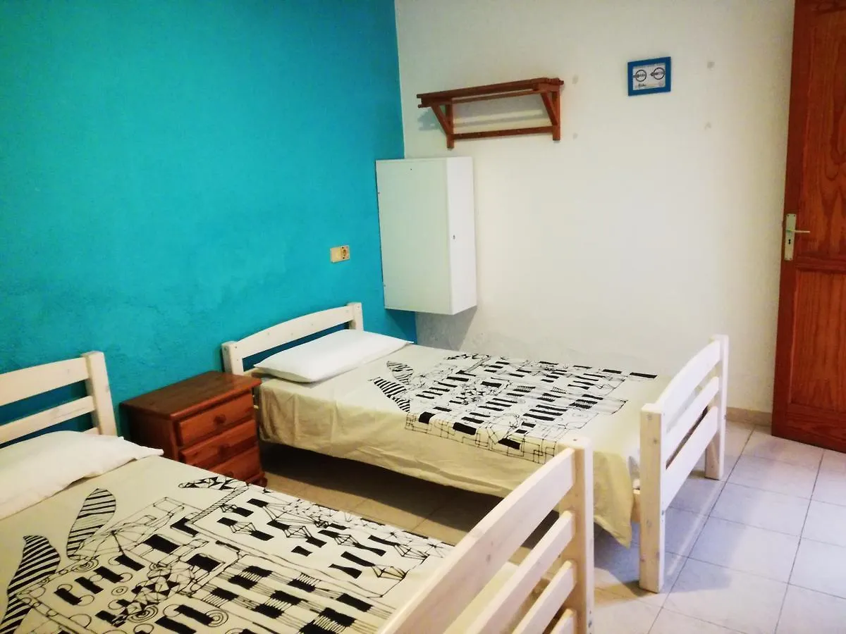 Surfhouse Hostel Famara Teguise  2*, Teguise (Lanzarote) Spanyolország